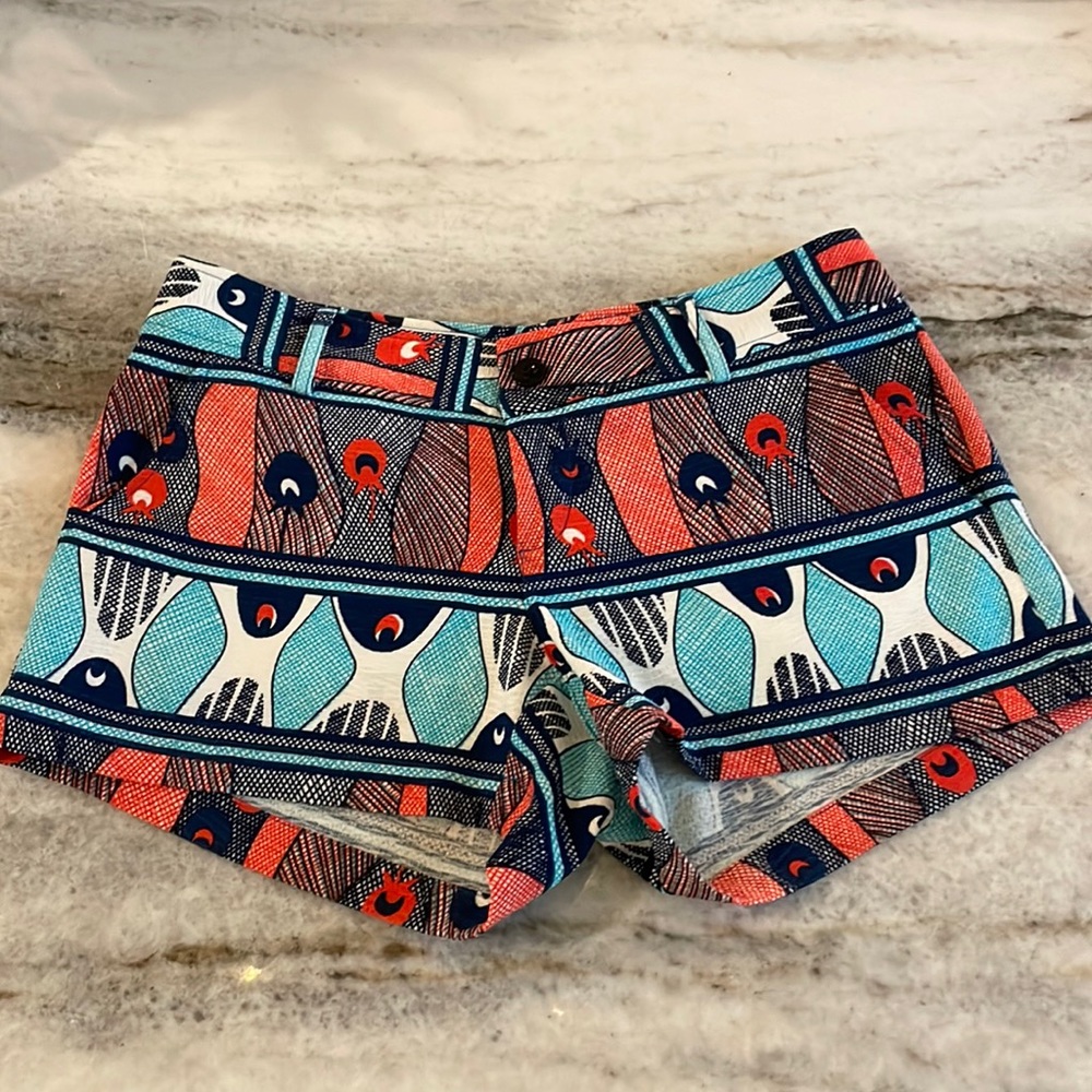 Patterned ladies shorts. Size 4.